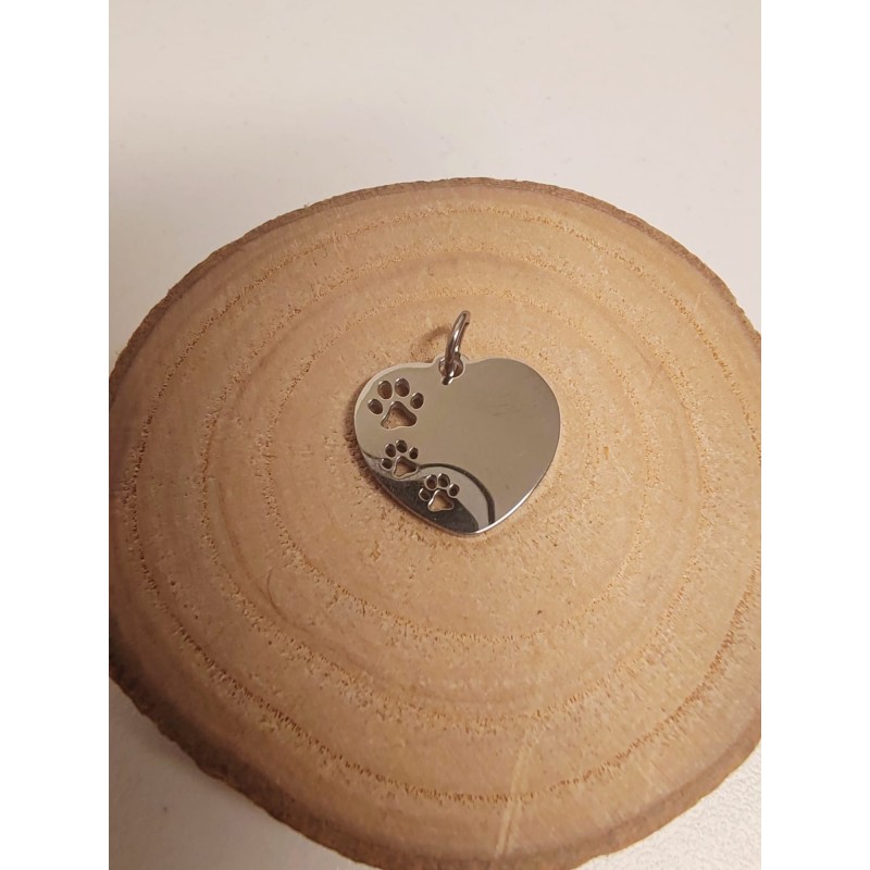 Collier coeur avec pattes de chiens