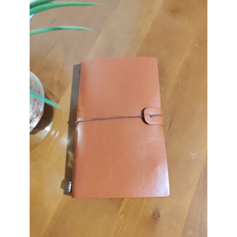 Carnet de voyage en cuir marron clair