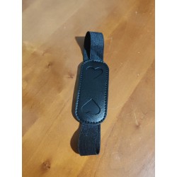 Porte stylos coeur en cuir avec élastique