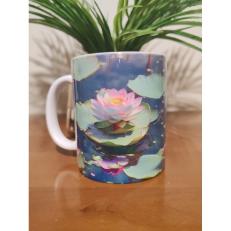 Tasse fleur de lotus rose avec feuille verte
